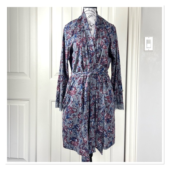 LA VIE EN ROSE Lightweight Grey Floral Kimono/Robe - Picture 9 of 9